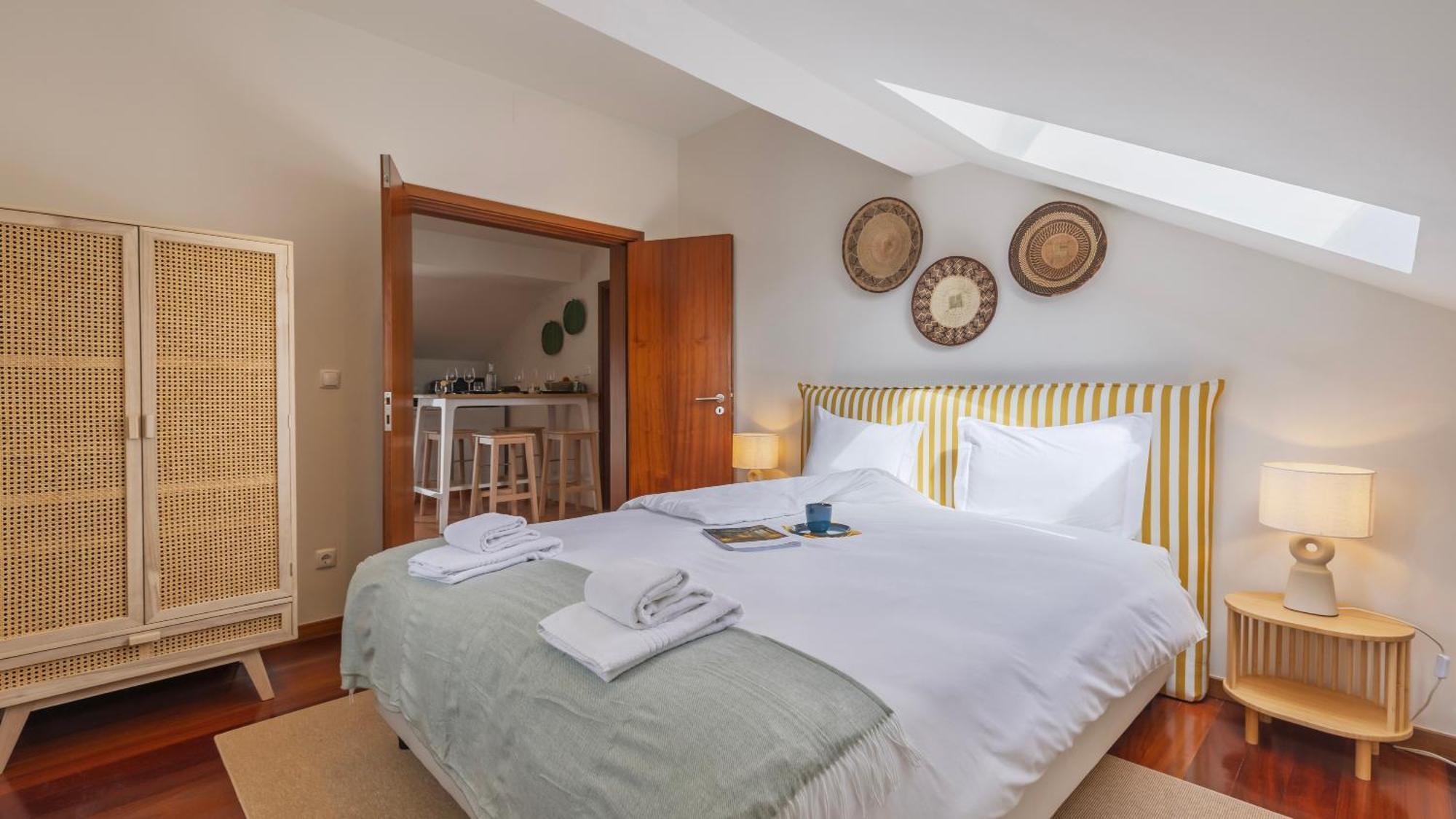 Authentic Living With A View By Lovelystay Apartment *